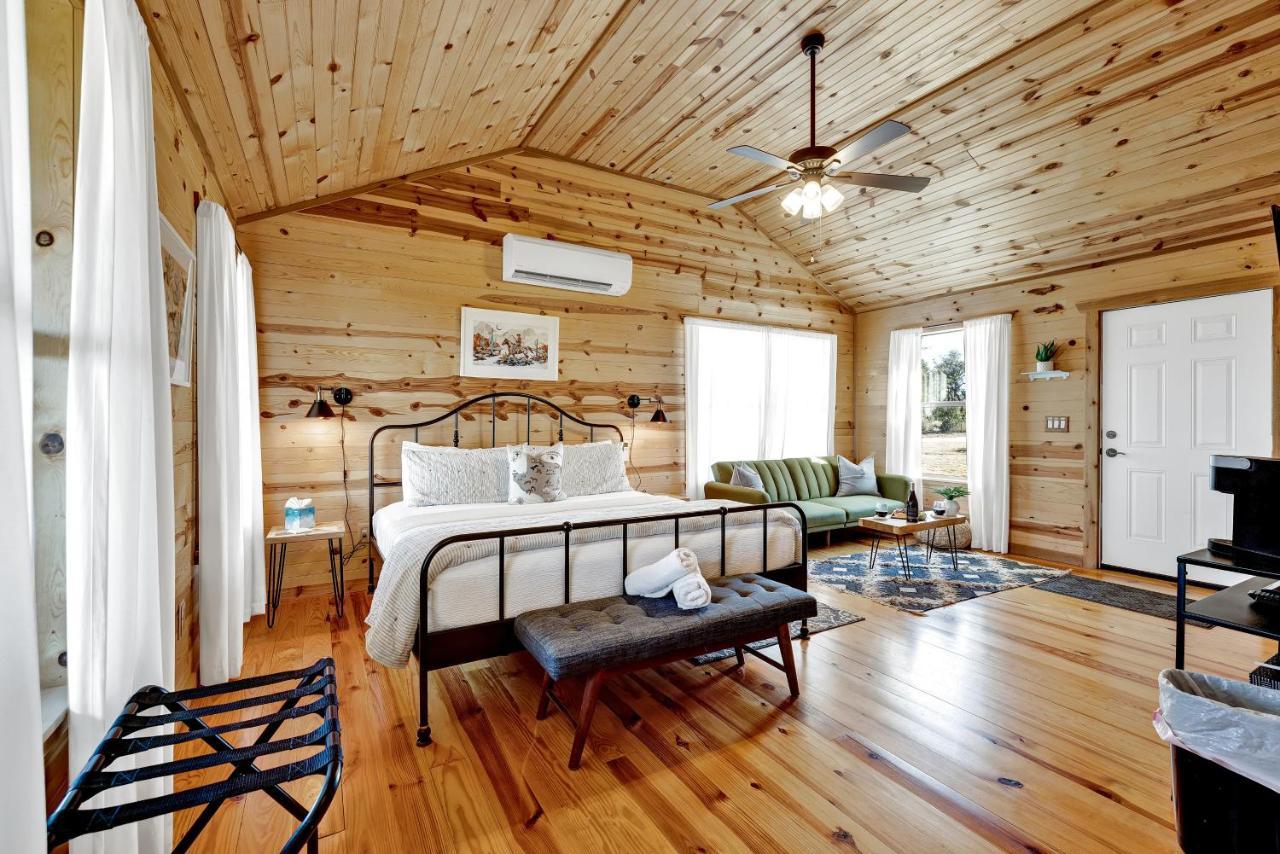 Rocky Ridge Cedar Cabin With Hot Tub & Amazing Views Crabapple Exterior photo
